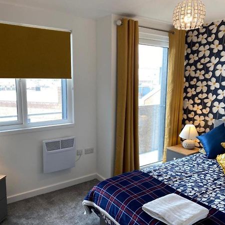 Central 2 Bed Newly Built Duplex Penthouse With Free Gated, On-Site Parking, Lift Access, Self Check-In, Super Fast Wifi, Two Cathedral View Terraces & Sleeps 6 ピーターバラ エクステリア 写真
