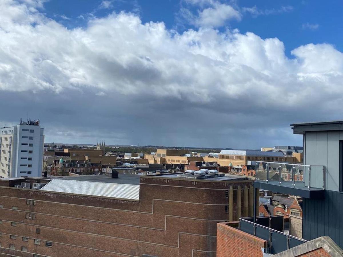 Central 2 Bed Newly Built Duplex Penthouse With Free Gated, On-Site Parking, Lift Access, Self Check-In, Super Fast Wifi, Two Cathedral View Terraces & Sleeps 6 ピーターバラ エクステリア 写真