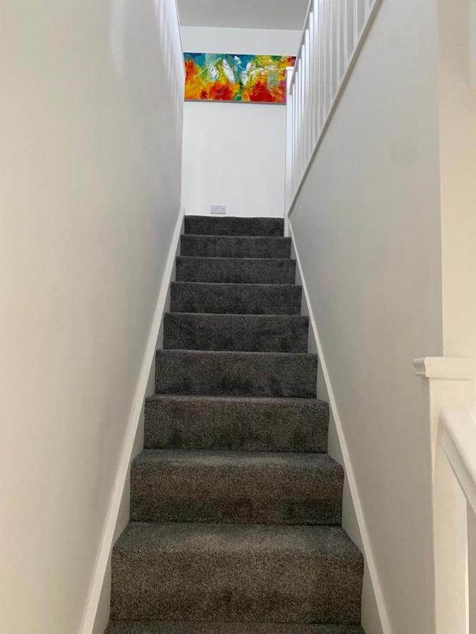 Central 2 Bed Newly Built Duplex Penthouse With Free Gated, On-Site Parking, Lift Access, Self Check-In, Super Fast Wifi, Two Cathedral View Terraces & Sleeps 6 ピーターバラ エクステリア 写真