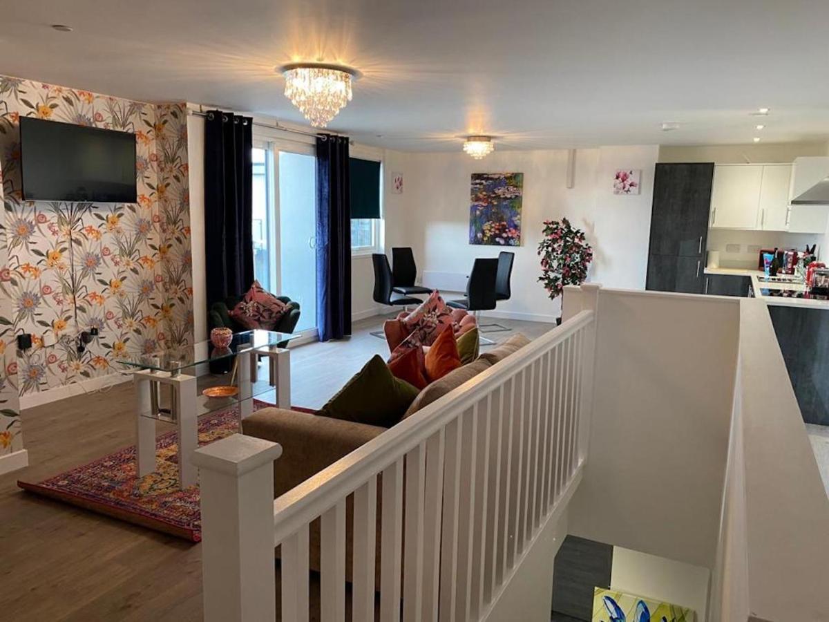 Central 2 Bed Newly Built Duplex Penthouse With Free Gated, On-Site Parking, Lift Access, Self Check-In, Super Fast Wifi, Two Cathedral View Terraces & Sleeps 6 ピーターバラ エクステリア 写真