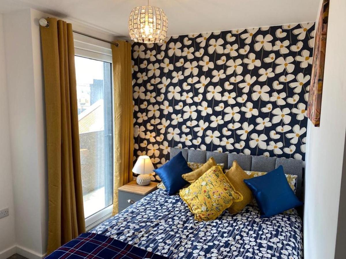 Central 2 Bed Newly Built Duplex Penthouse With Free Gated, On-Site Parking, Lift Access, Self Check-In, Super Fast Wifi, Two Cathedral View Terraces & Sleeps 6 ピーターバラ エクステリア 写真
